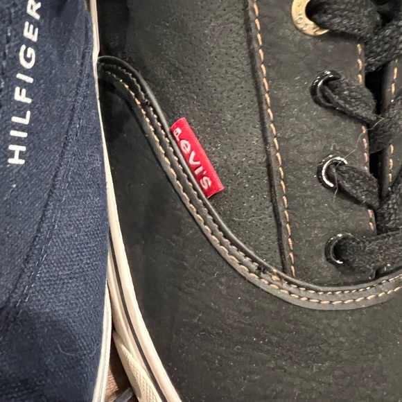 Two pairs of shoes 🖤💙Levi’s &HILFIGER - Picture 13 of 15